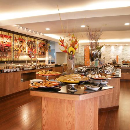 Hotel Barcelo Guadalajara Restaurant photo The buffet at the restaurant