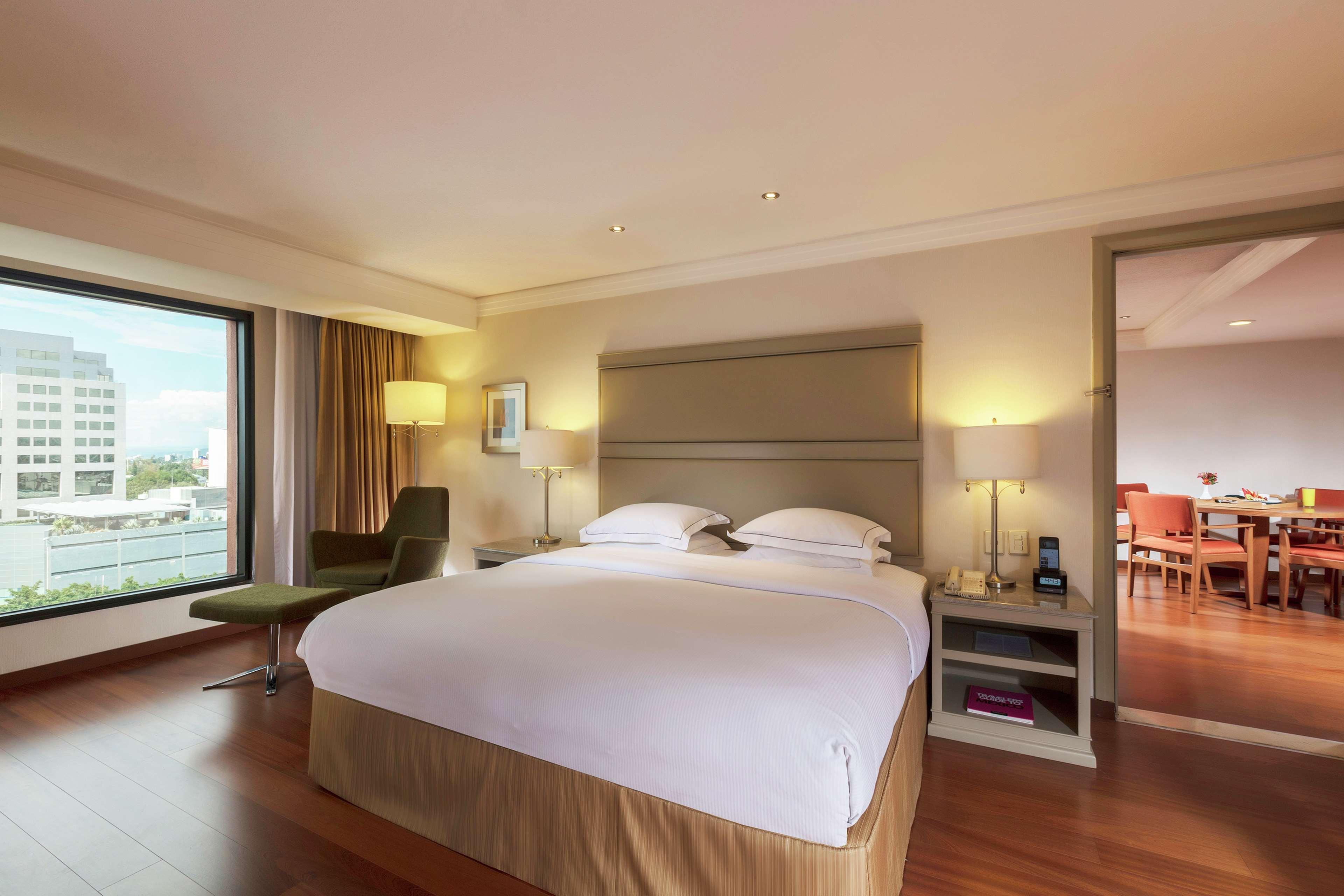 Hotel Barcelo Guadalajara Extérieur photo Suite