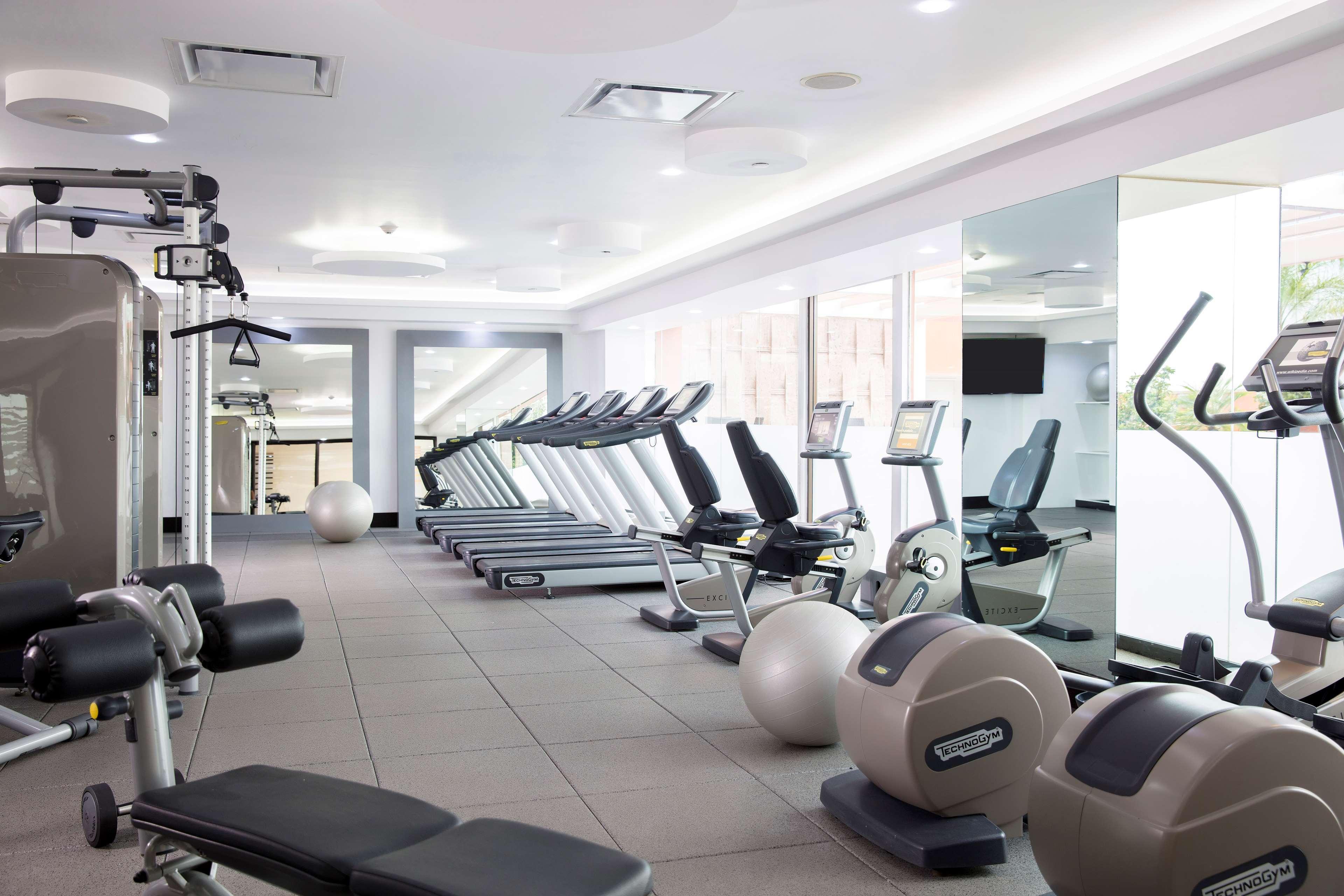 Hotel Barcelo Guadalajara Extérieur photo A gym in a hotel