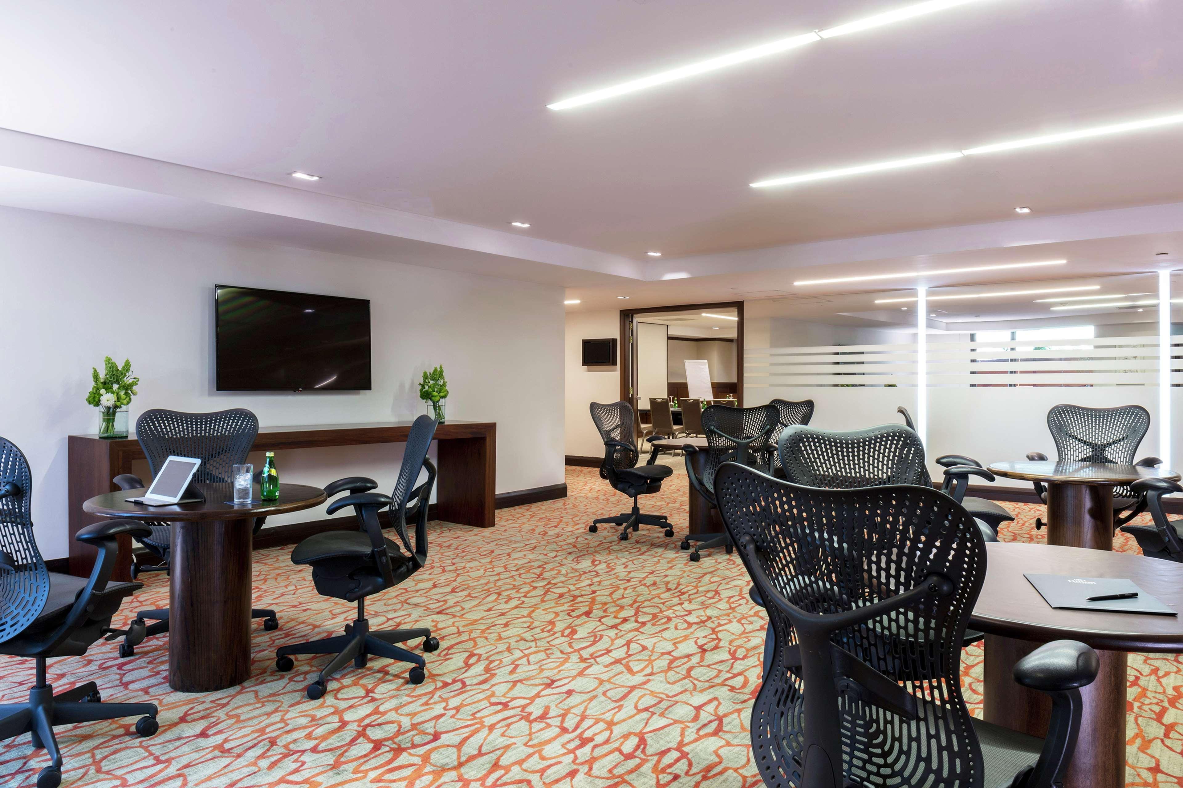 Hotel Barcelo Guadalajara Extérieur photo Business Center