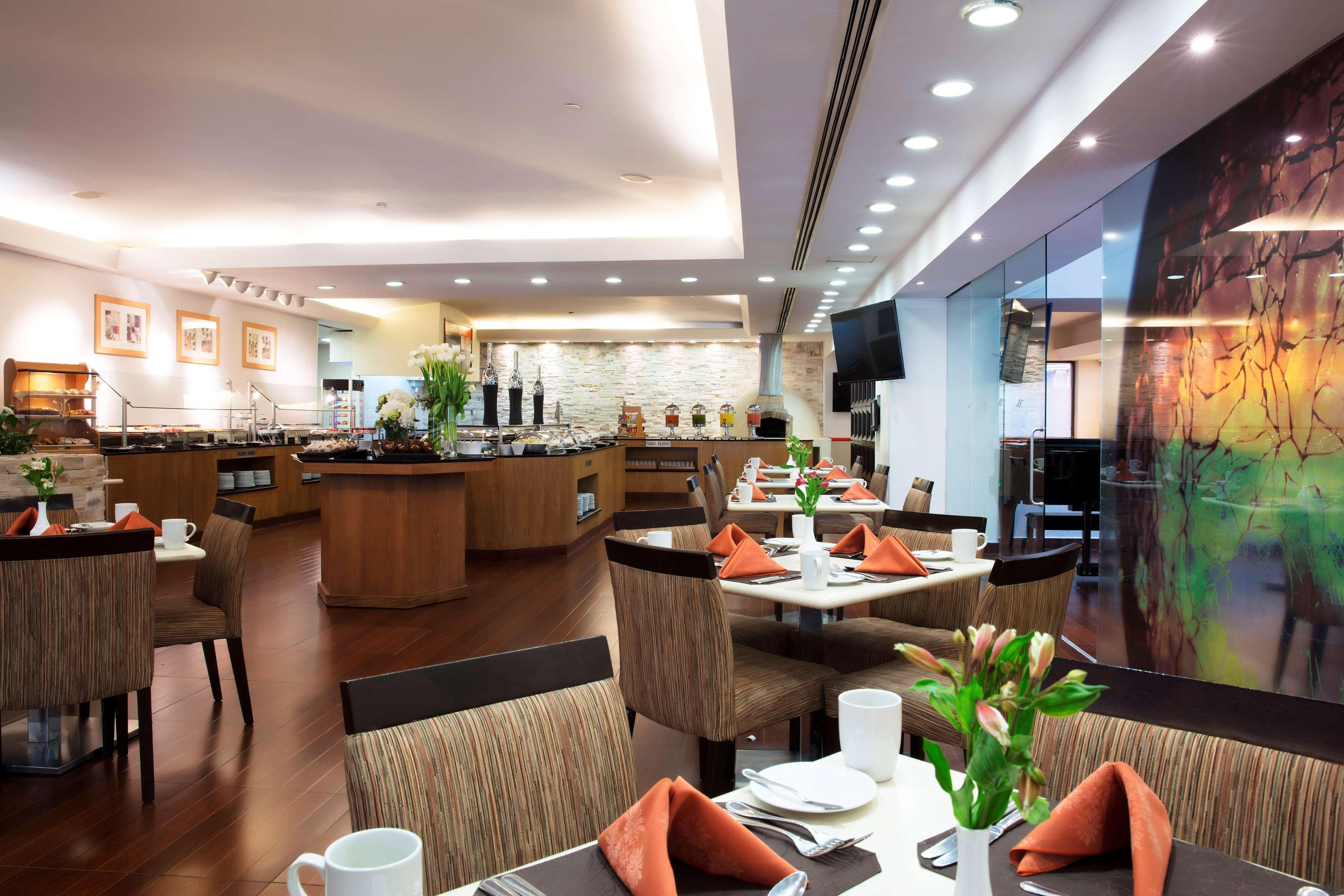 Hotel Barcelo Guadalajara Extérieur photo The interior of the lounge