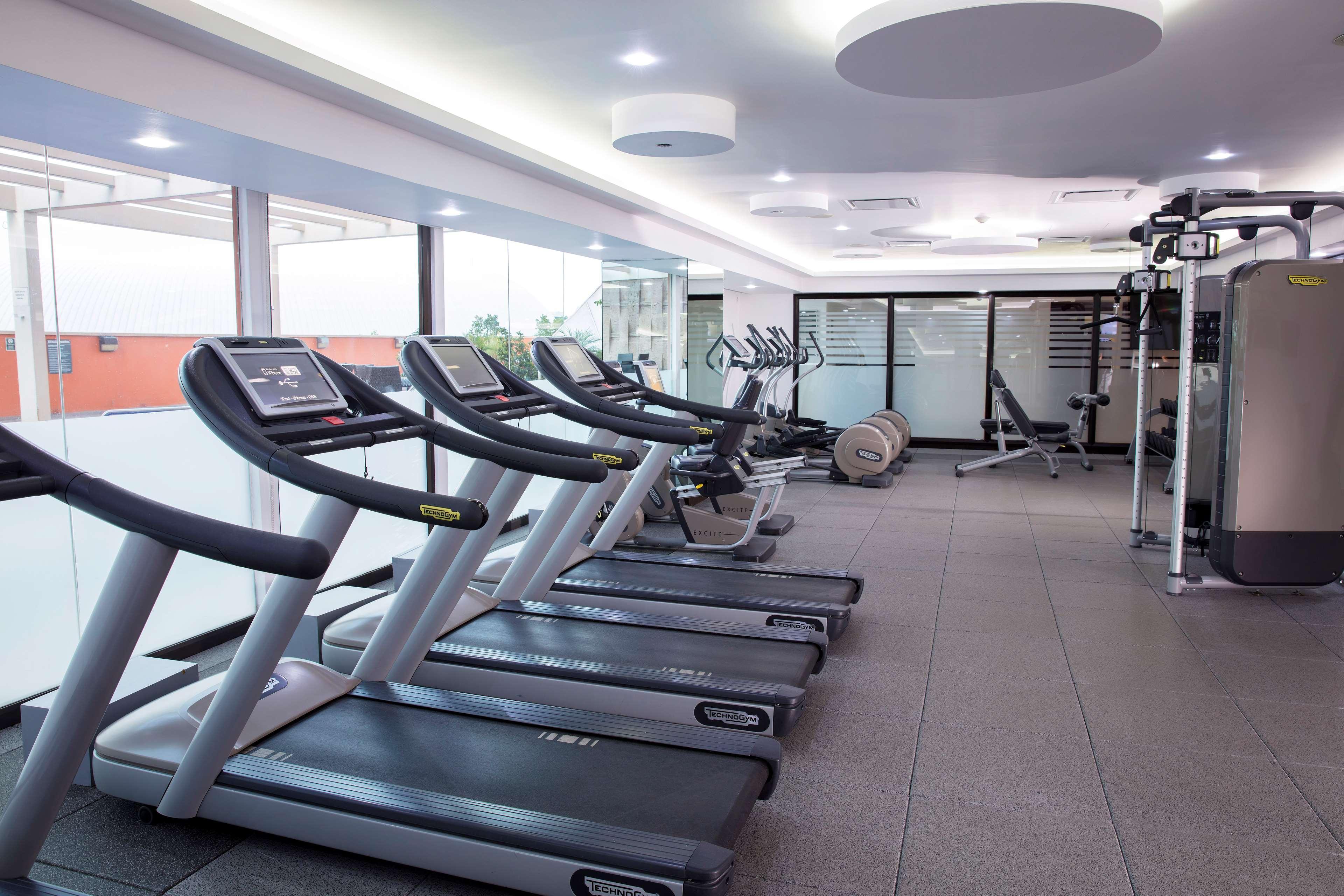 Hotel Barcelo Guadalajara Extérieur photo The gym at the hotel