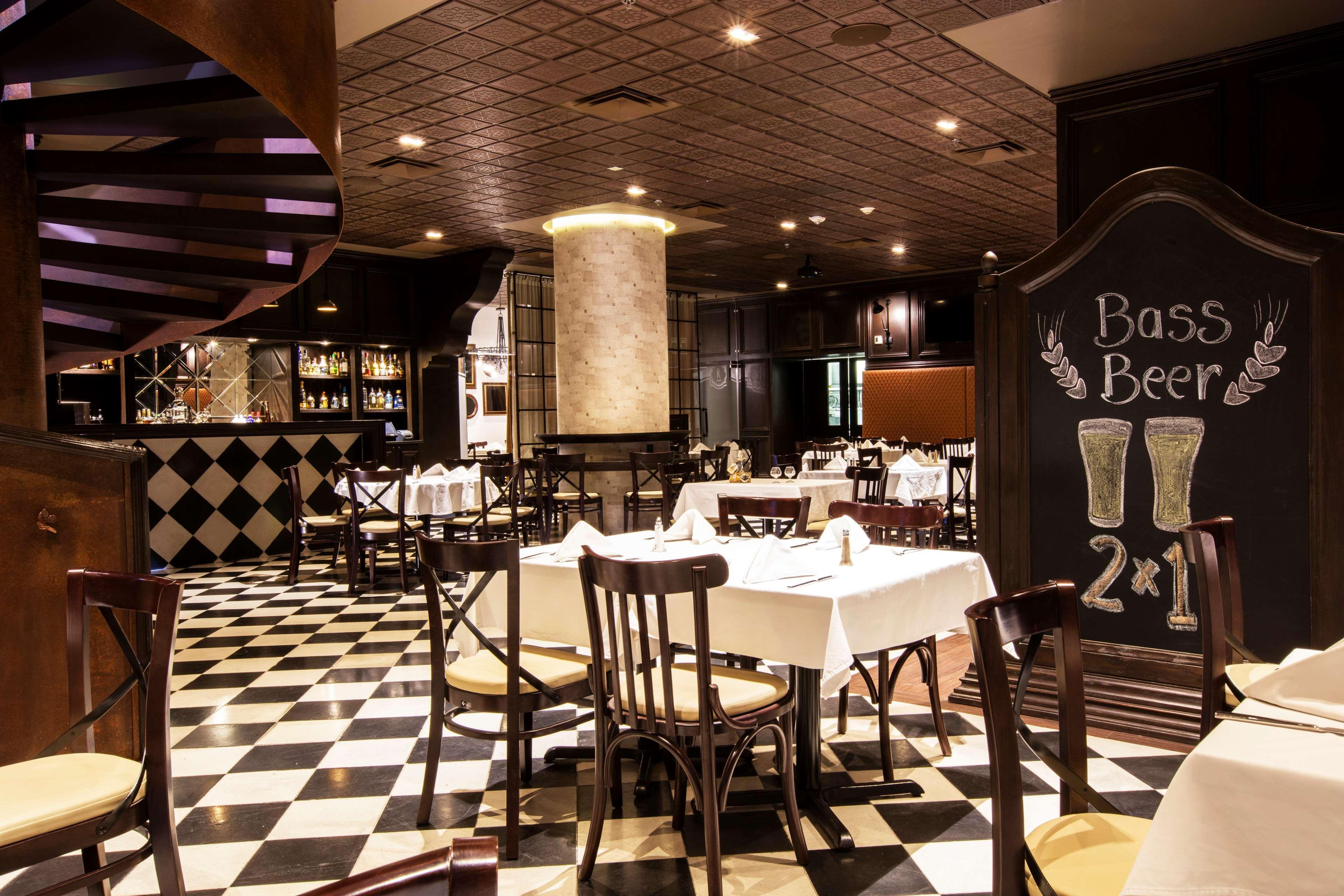 Hotel Barcelo Guadalajara Extérieur photo Brasserie restaurant
