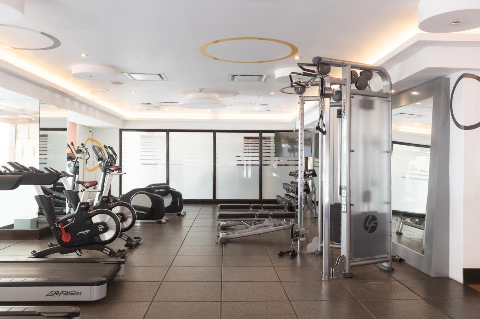Hotel Barcelo Guadalajara Extérieur photo The gym at the hotel