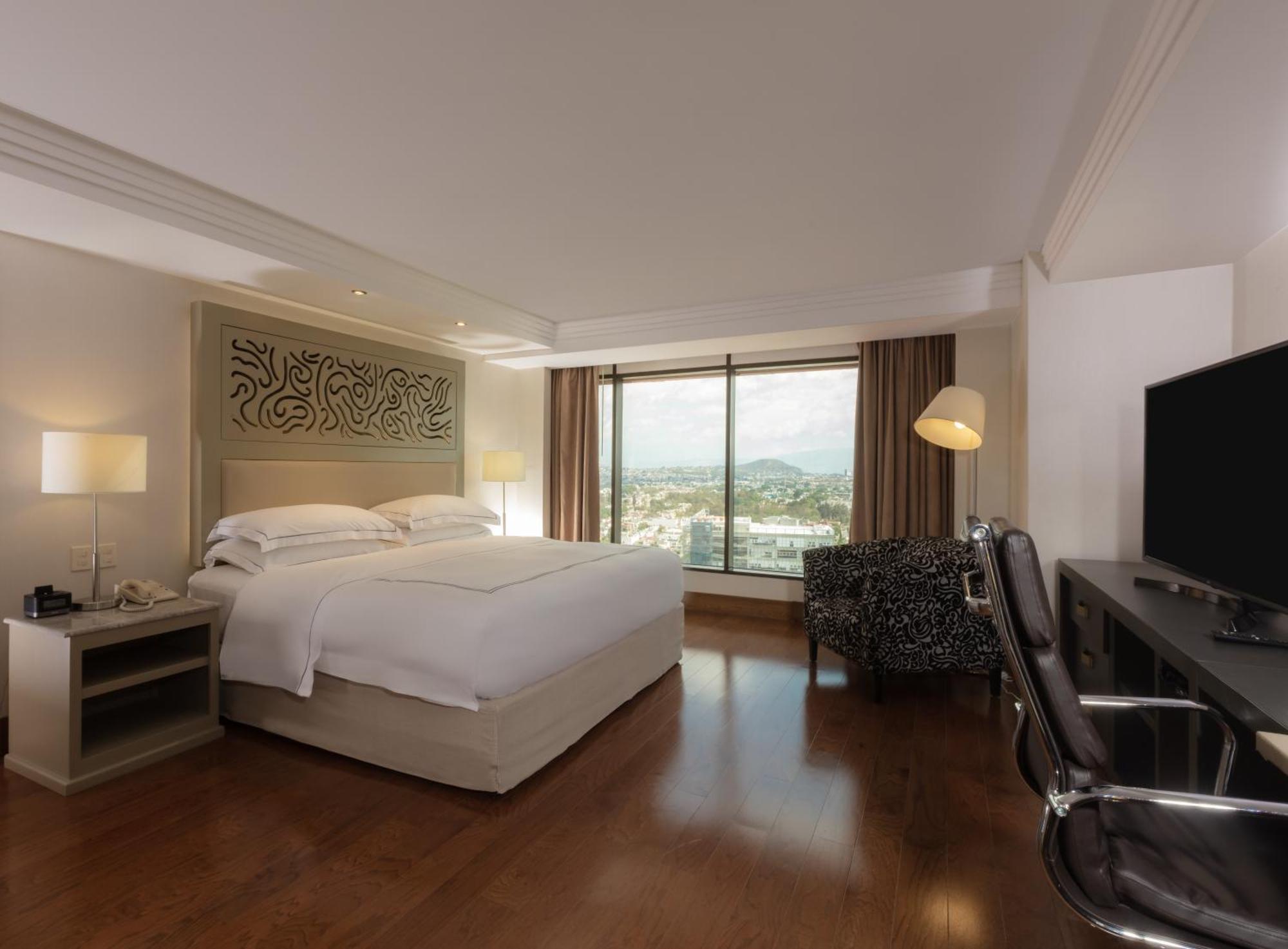 Hotel Barcelo Guadalajara Extérieur photo Deluxe Room
